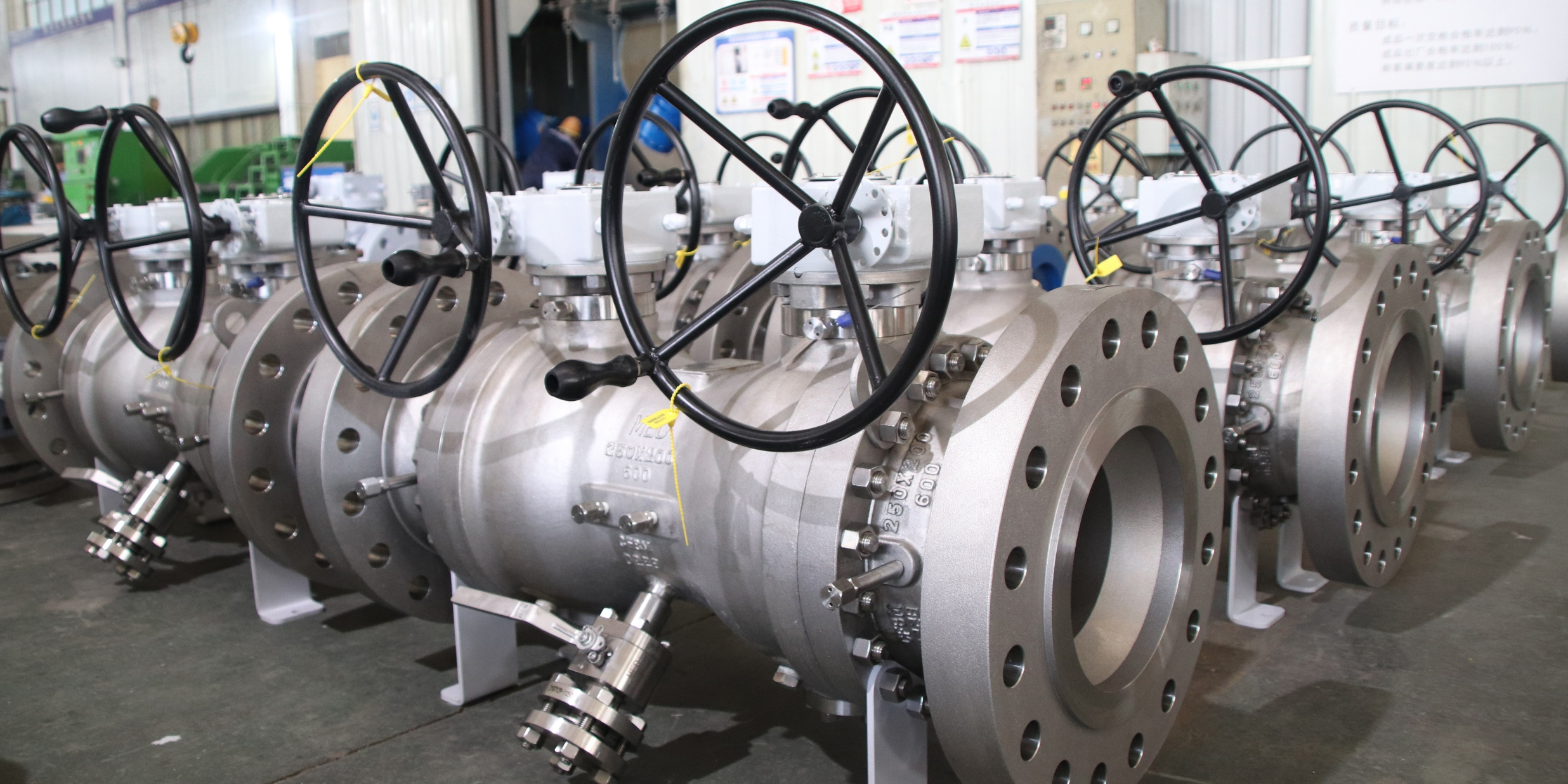 Large-bore ball valve production lot